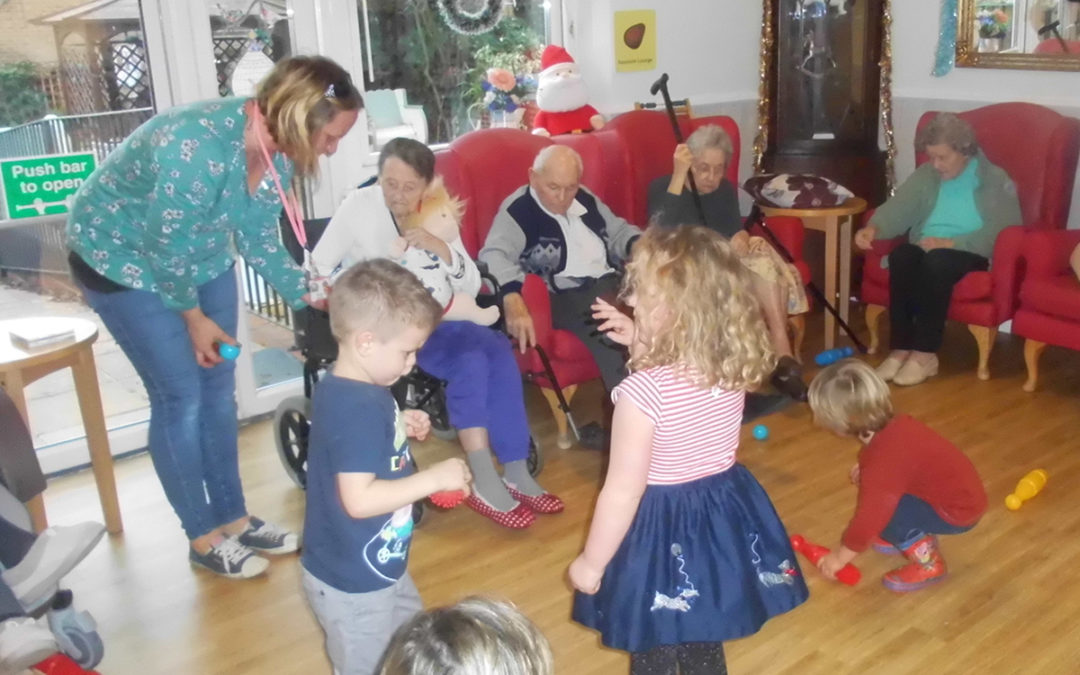 Children from Rodmersham Nursery visit Woodstock Residential Care Home