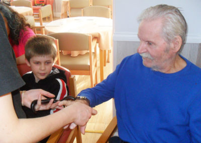 Lulworth House residents meeting a range of Zoolab creatures 2
