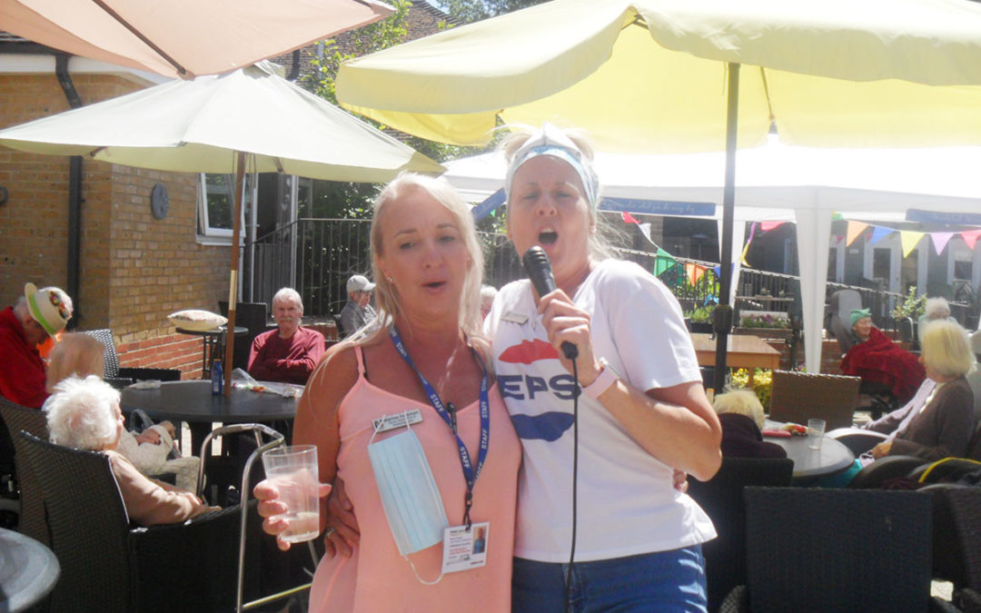 A barbecue in the sun at Woodstock Residential Care Home