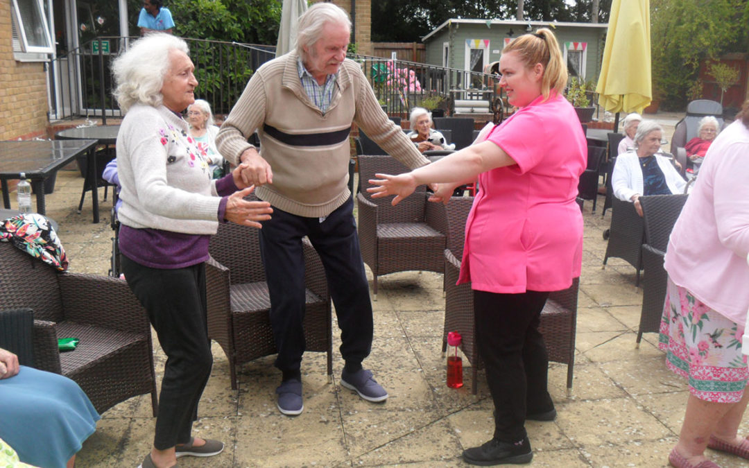 A Rob T gig in the garden Woodstock Residential Care Home