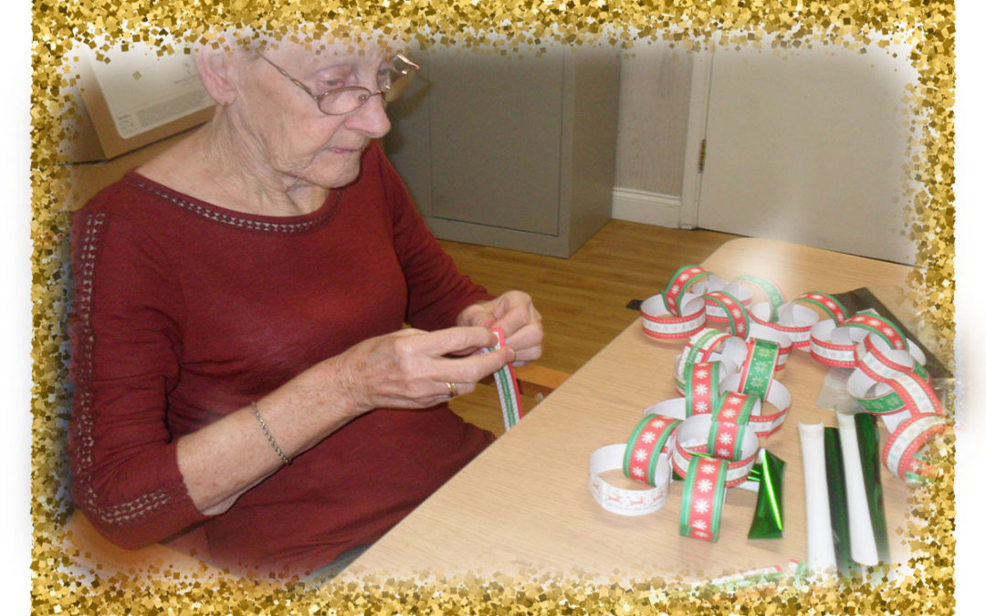 Woodstock Residential Care Home residents make paper chain Christmas tree