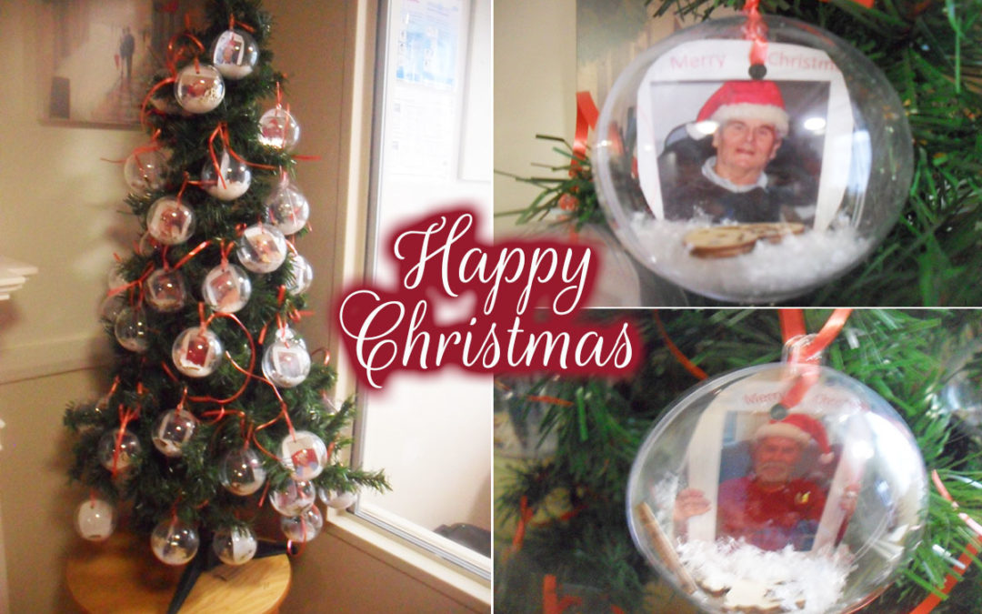 Making personalised Christmas baubles at Woodstock Residential Care Home