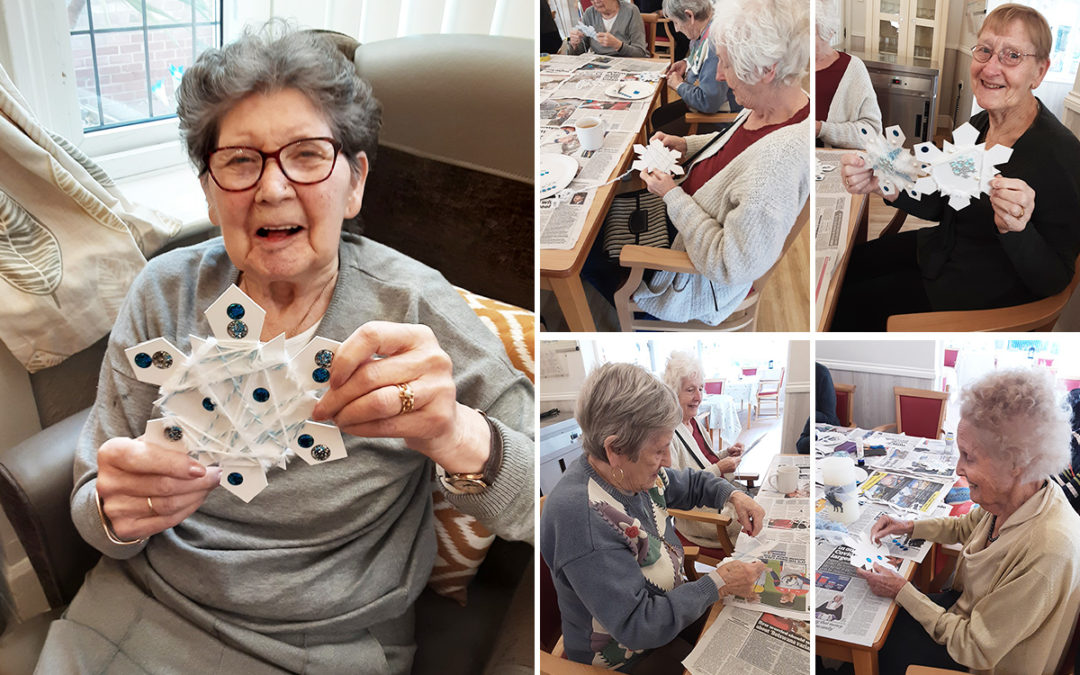 Festive snowflake crafts with Jayne at Woodstock Residential Care Home