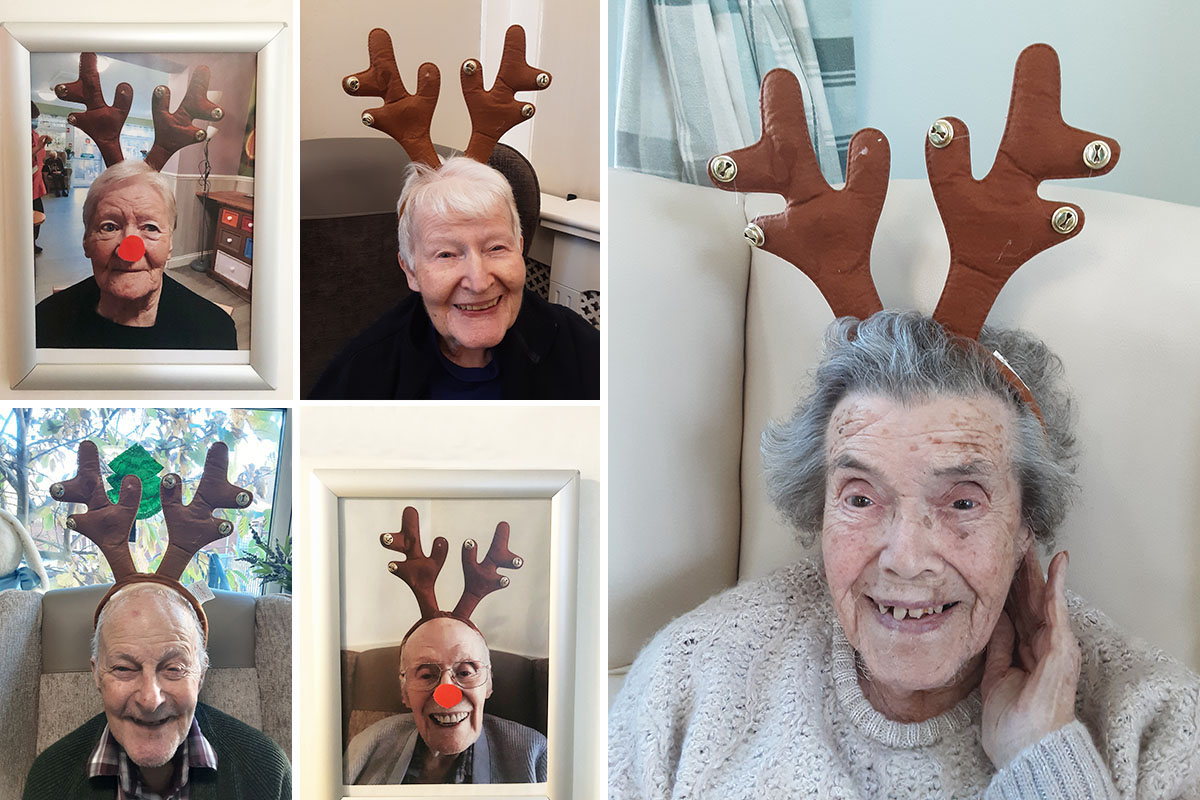 Festive photo fun at Woodstock Residential Care Home